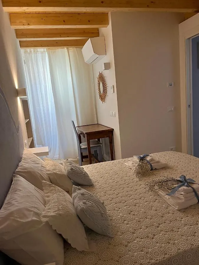 La Piccola Casa Al Lago - Intera Casa Con 3 Camere E 2 Box Salo