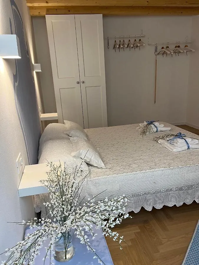 La Piccola Casa Al Lago - Intera Casa Con 3 Camere E 2 Box Salo Italy