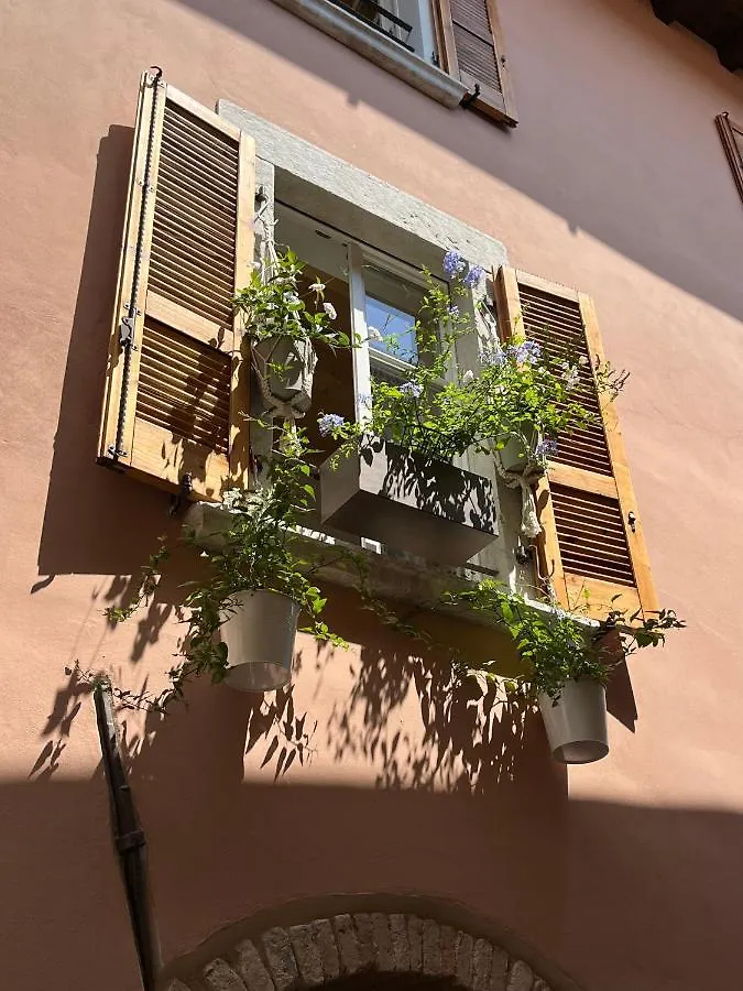 La Piccola Casa Al Lago - Intera Casa Con 3 Camere E 2 Box Salo 0*,  Italy