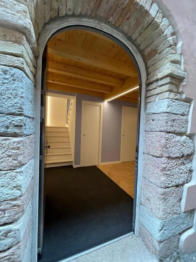 La Piccola Casa Al Lago - Intera Casa Con 3 Camere E 2 Box Salo Italy
