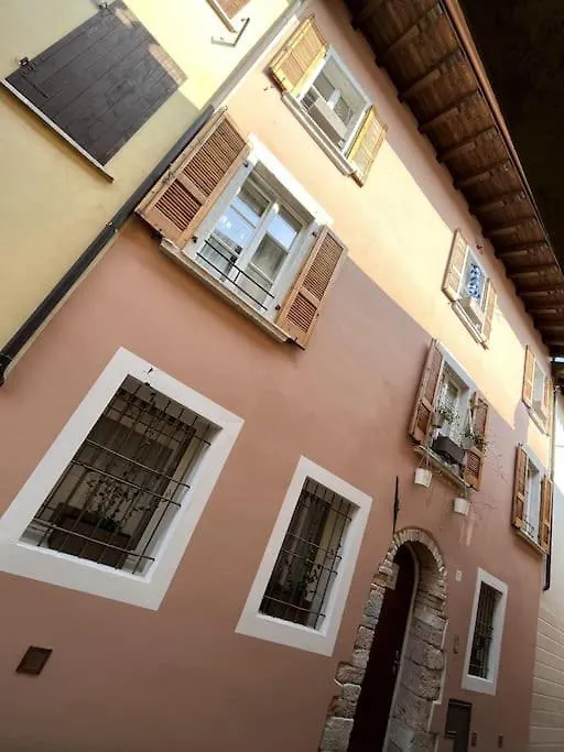Дом отдыха La Piccola Casa Al Lago - Intera Casa Con 3 Camere E 2 Box Сало