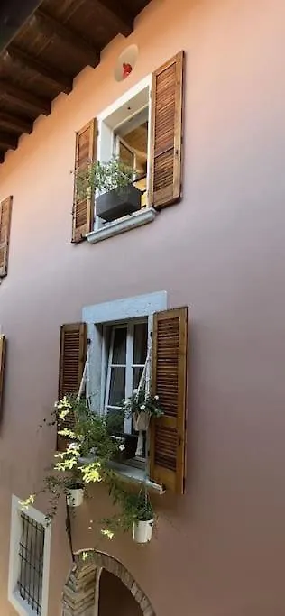 Дом отдыха La Piccola Casa Al Lago - Intera Casa Con 3 Camere E 2 Box Сало Италия