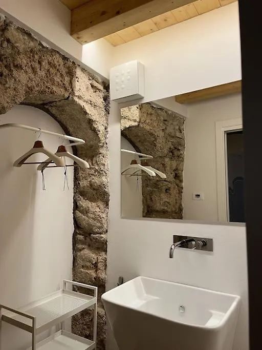 La Piccola Casa Al Lago - Intera Casa Con 3 Camere E 2 Box Salo Italy