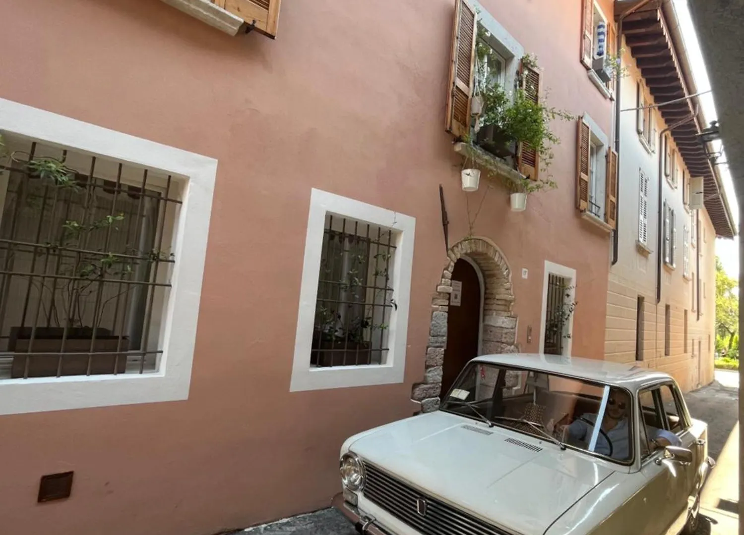 La Piccola Casa Al Lago - Intera Casa Con 3 Camere E 2 Box Salo Italy
